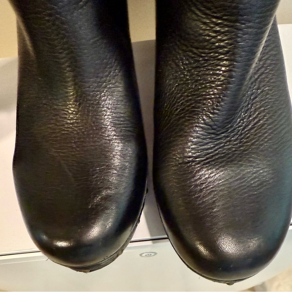 UGG Black and Tan Ankle Boots - Picture 3 of 8